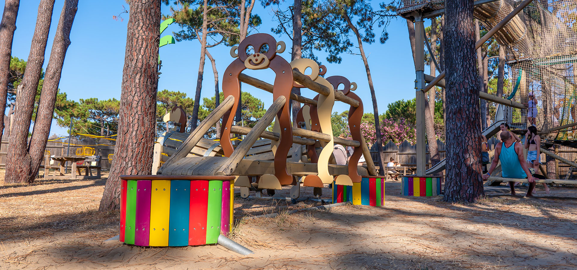 Camping san damiano aire de jeux pour les tout petits gros plan